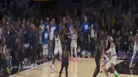 奥格斯堡1-0力克多特蒙德，古维鲁头球破门，布兰特进球被判无效